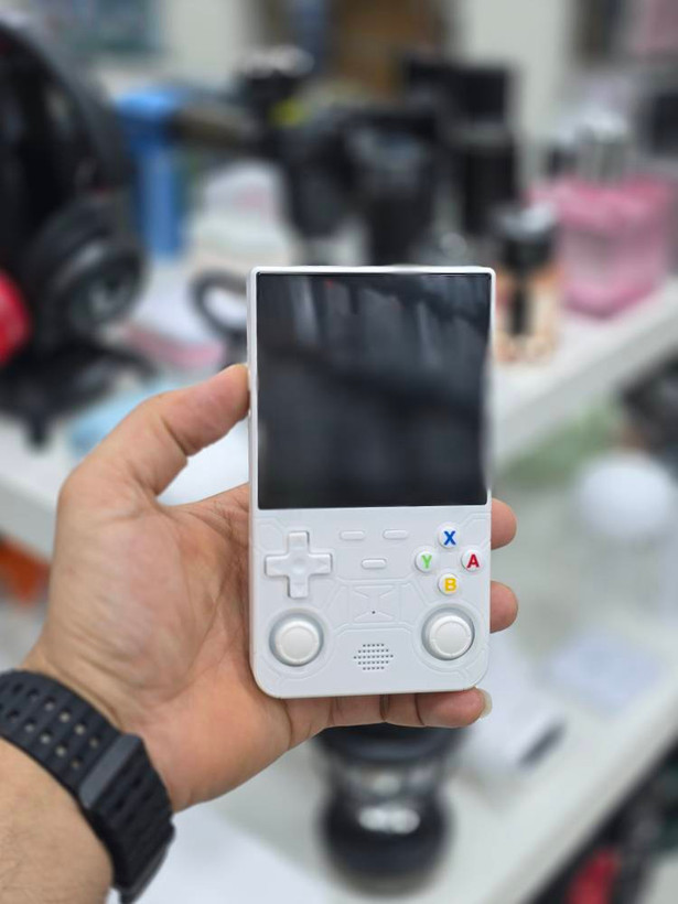 کنسول بازی مدل R36 ULTRA Consola Retro ارسال فوری با پیکبرای تهران و ارسال سریع به سراسر ایران